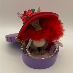 Fitz & Floyd Charming Tails All Girls Love Diamonds & Pearls 4” Rabbit Sculpture